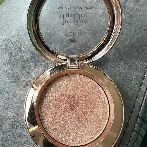 Soft Glow Highlighter - Gold - Picture 2 of 2